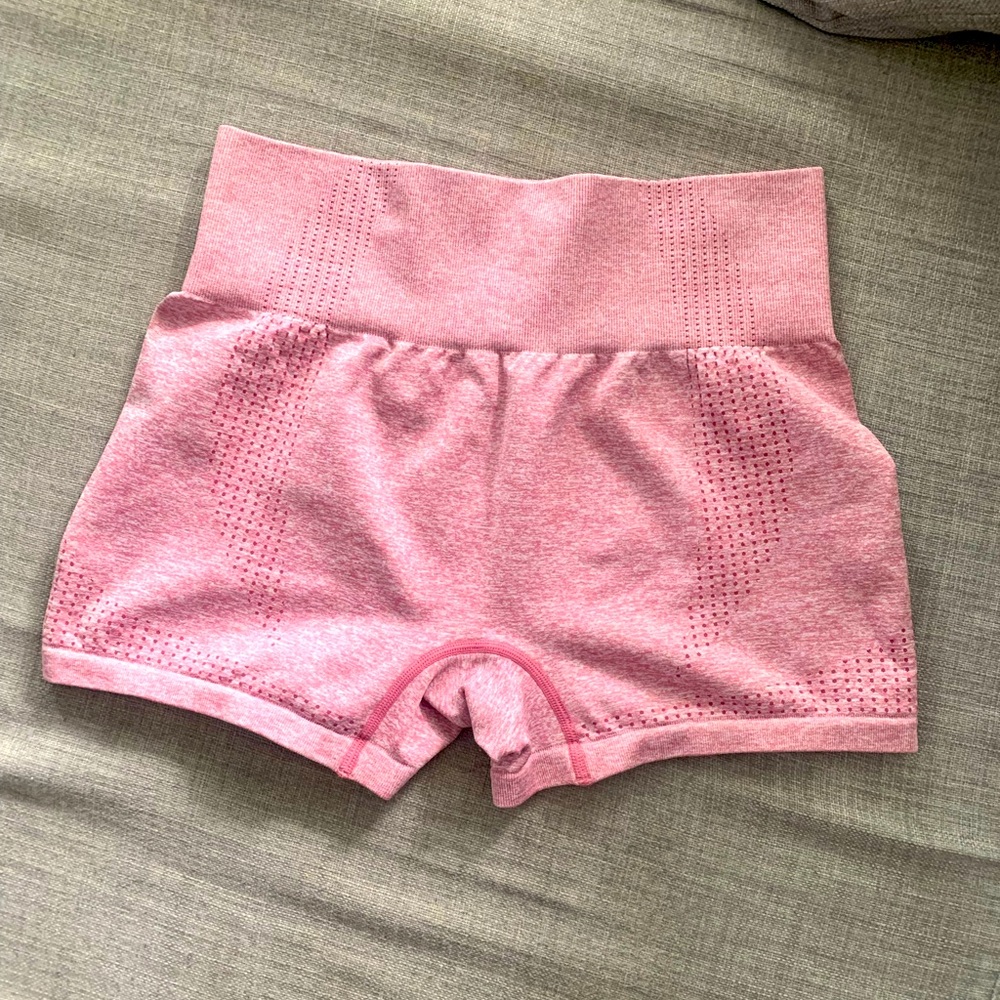 PINK BIKE SHORTS BOOTY SHORTS SIZE MEDIUM LIKE NEW + FREE GIFT INCLUDED